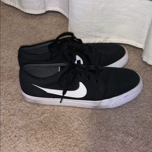 Black Nike Skate shoes